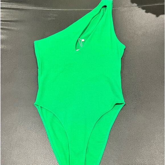 Zara Cut Out Asymmetrical Bodysuit - Green Size Medium NWT - Picture 2 of 5